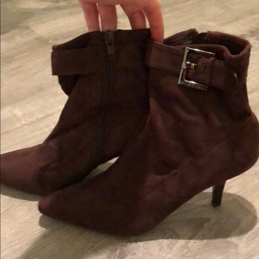 BCBGirls chocolate brown suede booties size 7 - Picture 5 of 8
